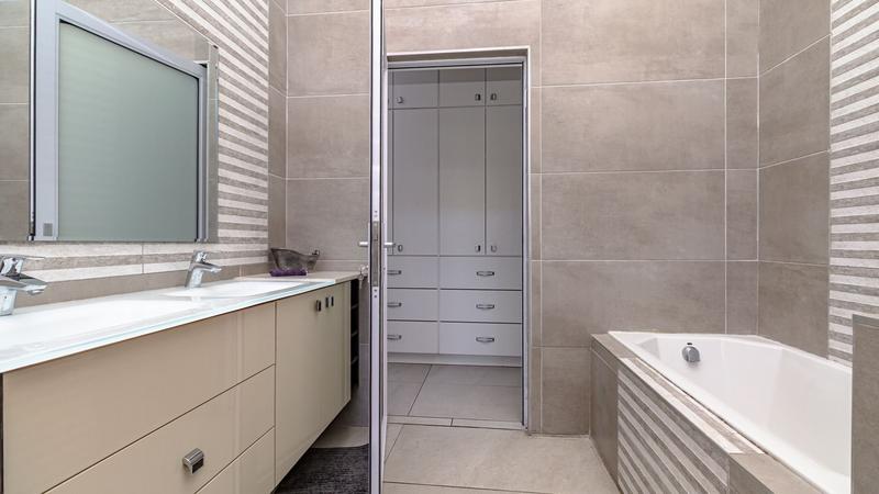 4 Bedroom Property for Sale in Pinnacle Point Golf Estate Western Cape